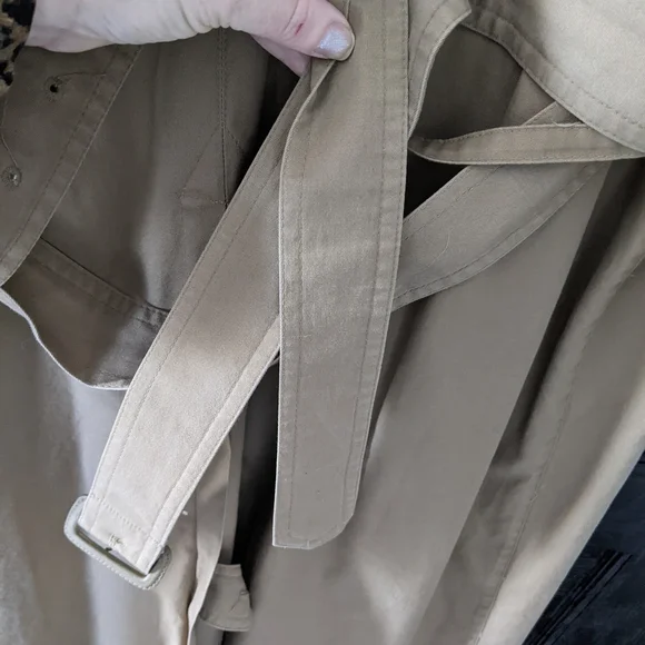 Classic Tan Trench Coat - Picture 7 of 11